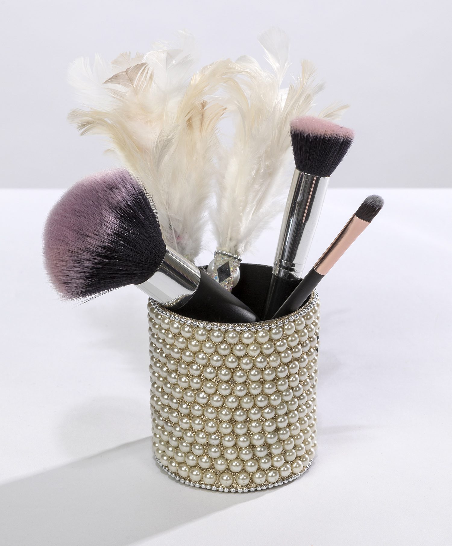 Pearl make up brush holder