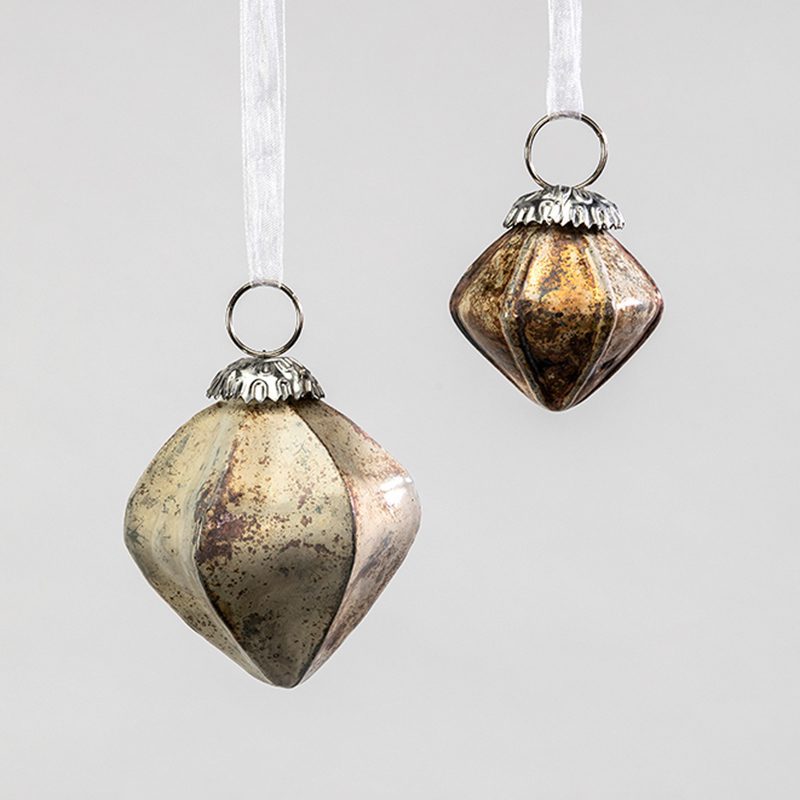 These unique hexagonal-shaped Christmas baubles come with a rustic metallic finish which adds a touch of elegance to the Christmas
