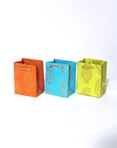 Gift bags mini with paisley motif is rich vibrant and suitable for celebrations.