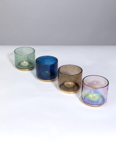 Pebble finish candle holder shimmer warmly & create a cosy ambience. 