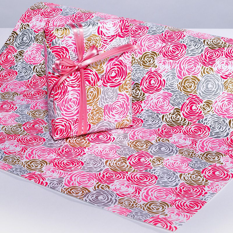 Roses gift wrap pink