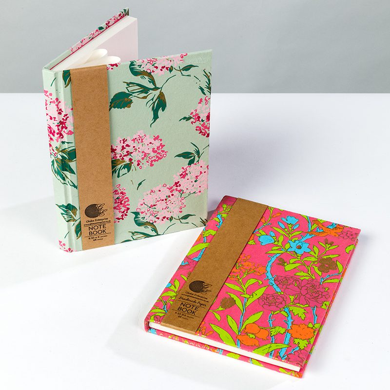 Our hydrangea, handmade notebook is a symphony of softness and romance with delicate hydrangea flowers printed on pale green paper, adorned with pink blooms and green leaves.