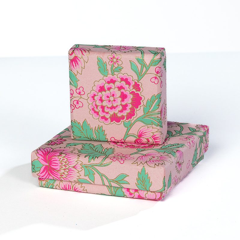 Peony print captures the essence of elegance in jewellery box. Featuring enchanting peony blooms printed on a soft blush pink paper. 